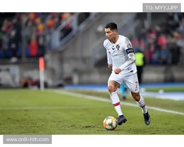 迪洛伦佐伤退引发关注,球员伤病成球队攻防稳定性变量 迪洛伦佐伤退引发关注,球员伤病成球队攻防稳定性变量